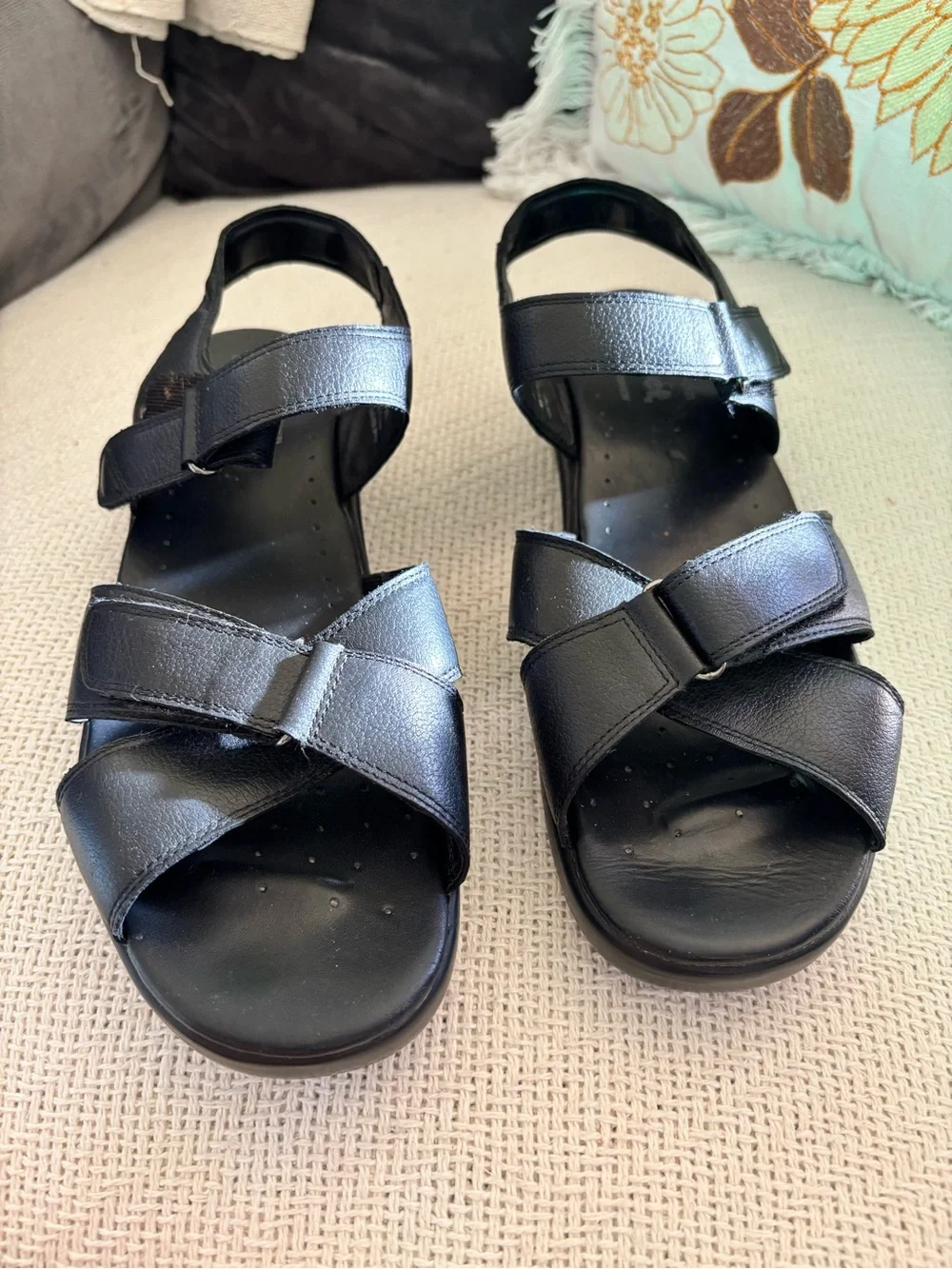 Propét Comfort Walking Shoe Sandals Black Adjustable Cross Strap Size 10